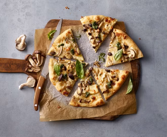 weisse_piza_mit_pilzen_010425_website